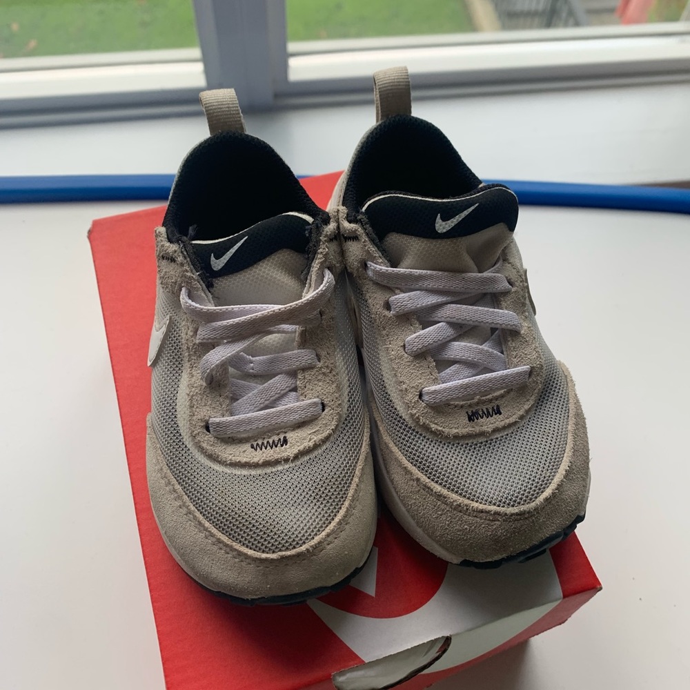 Nike toddler sneakers US 7